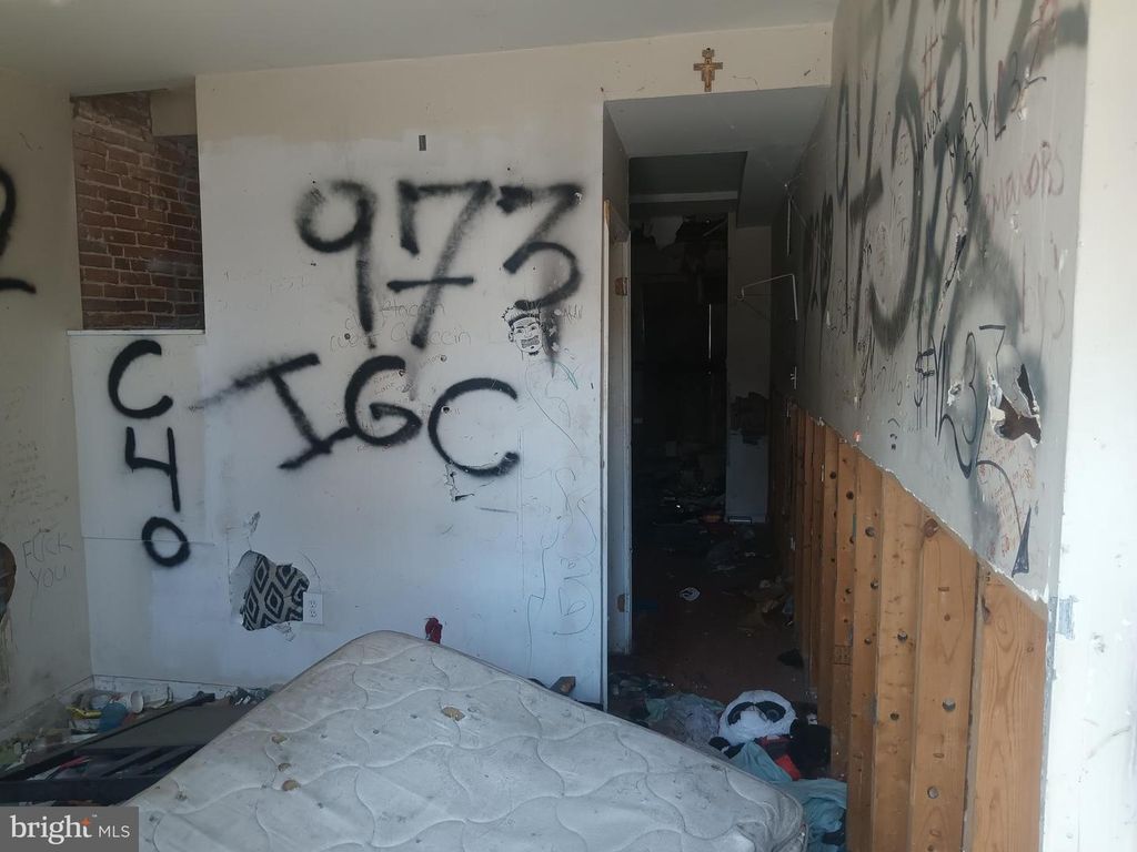 Image 5 of property listing at 2204 CHRISTIAN ST, Baltimore, MD 21223