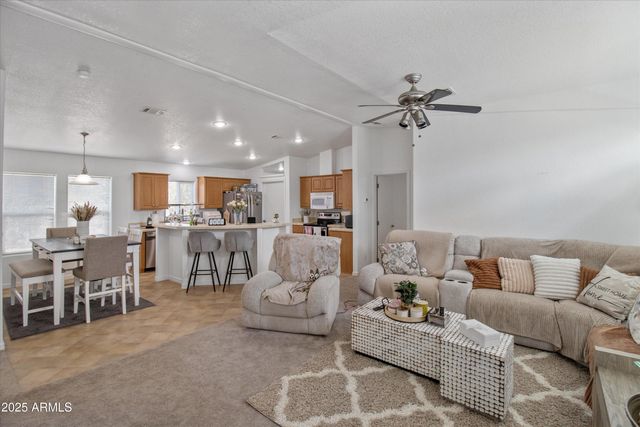 2327 N North --, Vernon, AZ 85940