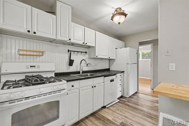 10866 Mercer Ct Court, St Ann, MO 63074
