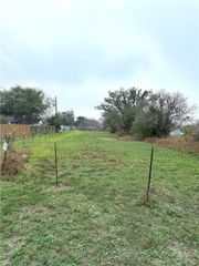 800 Gordon, Sinton, TX 78387