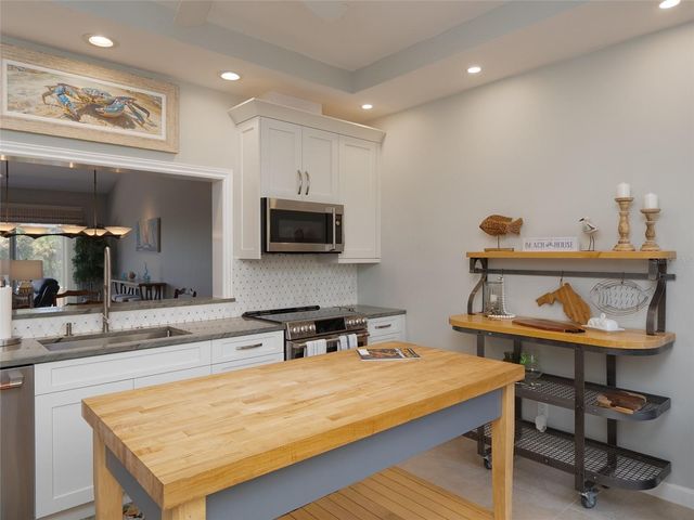 2013 HARBOUR LINKS DRIVE 2013, Longboat Key, FL 34228