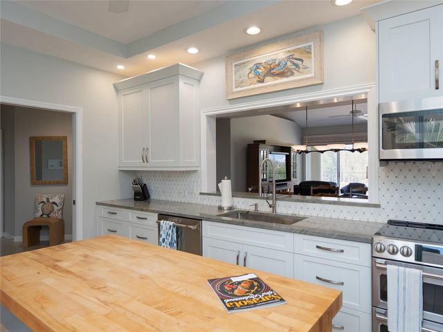 2013 HARBOUR LINKS DRIVE 2013, Longboat Key, FL 34228