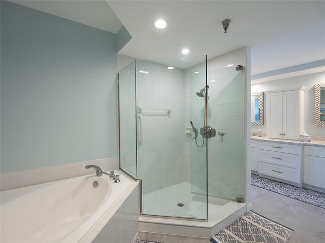 2013 HARBOUR LINKS DRIVE 2013, Longboat Key, FL 34228