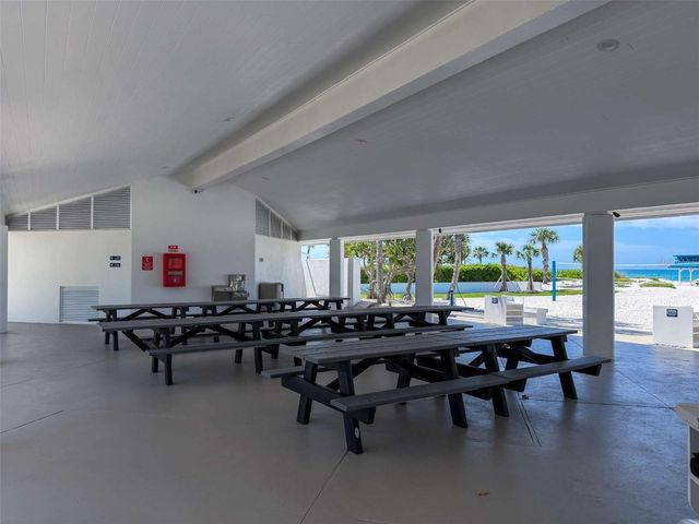 2013 HARBOUR LINKS DRIVE 2013, Longboat Key, FL 34228