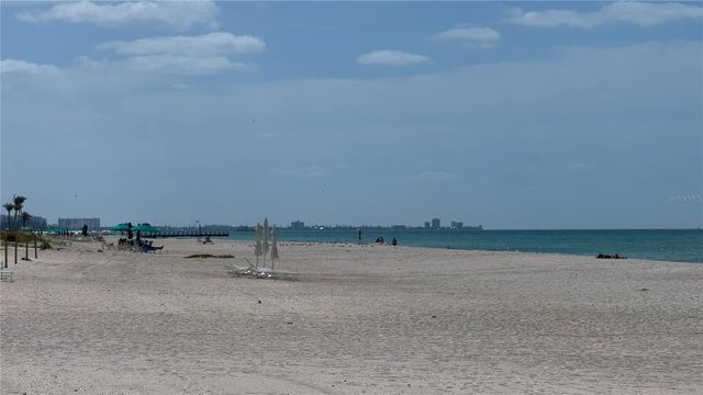 2013 HARBOUR LINKS DRIVE 2013, Longboat Key, FL 34228