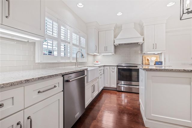 1418 E PARK CIRCLE, Tampa, FL 33604