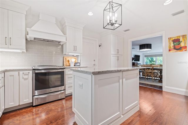 1418 E PARK CIRCLE, Tampa, FL 33604