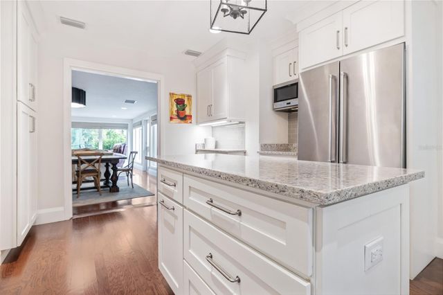 1418 E PARK CIRCLE, Tampa, FL 33604