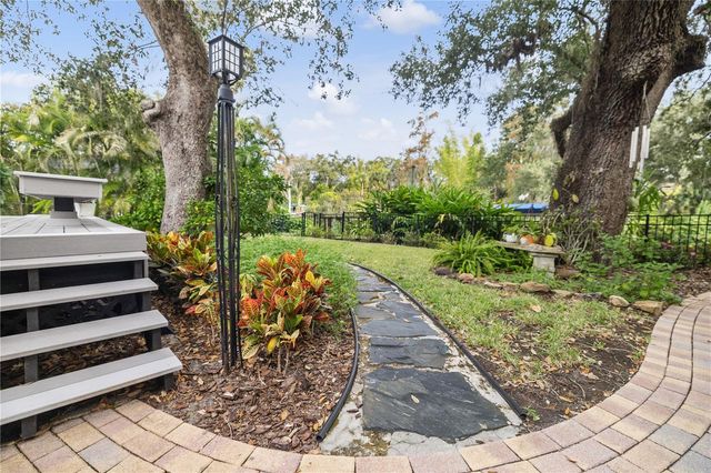 1418 E PARK CIRCLE, Tampa, FL 33604