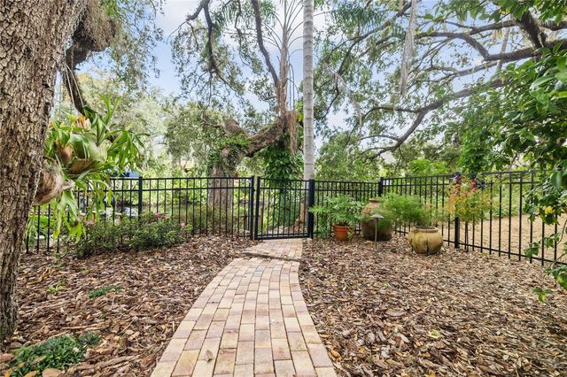 1418 E PARK CIRCLE, Tampa, FL 33604