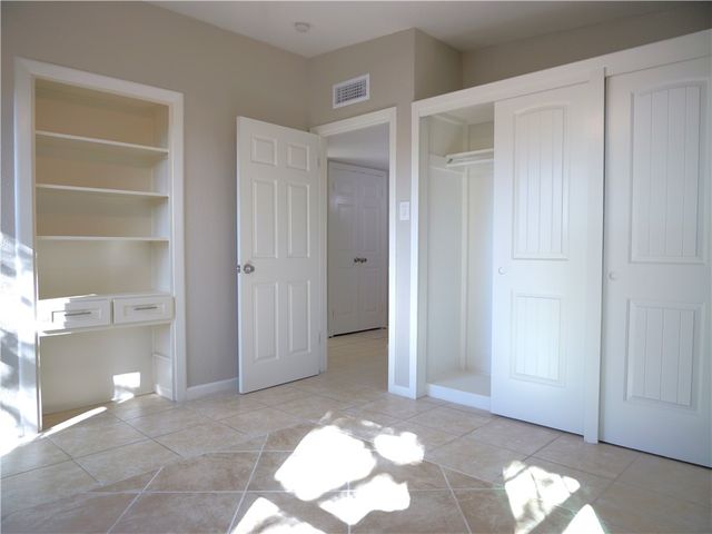 708 Santa Anita Dr, Kingsville, TX 78363