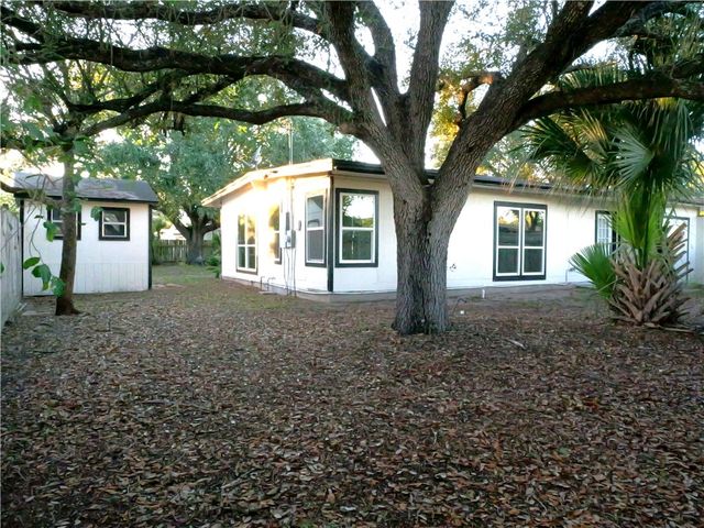 708 Santa Anita Dr, Kingsville, TX 78363