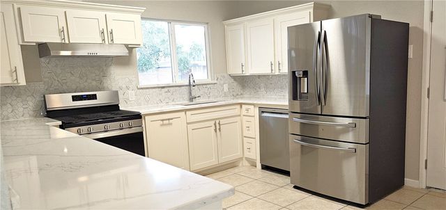 708 Santa Anita Dr, Kingsville, TX 78363