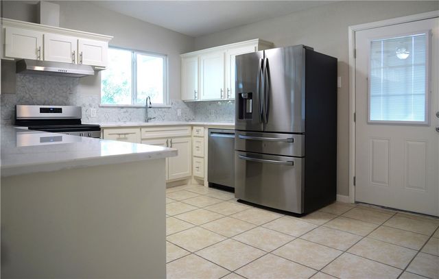 708 Santa Anita Dr, Kingsville, TX 78363