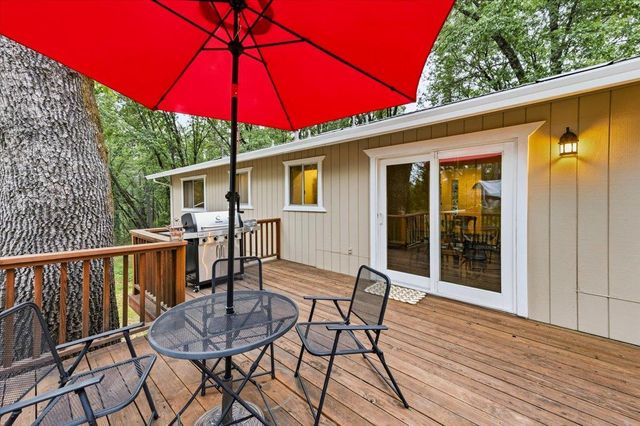 10706 Alta Sierra Dr, Grass Valley, CA 95949
