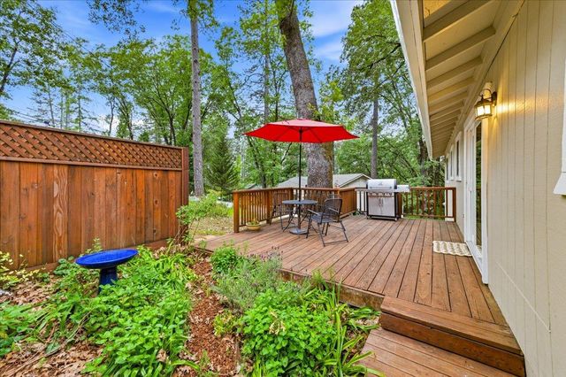 10706 Alta Sierra Dr, Grass Valley, CA 95949