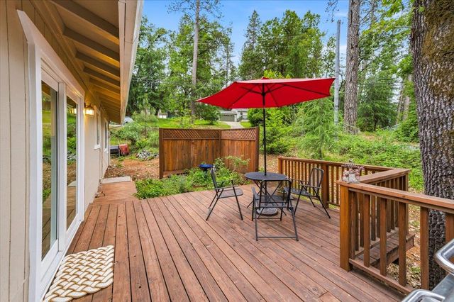 10706 Alta Sierra Dr, Grass Valley, CA 95949