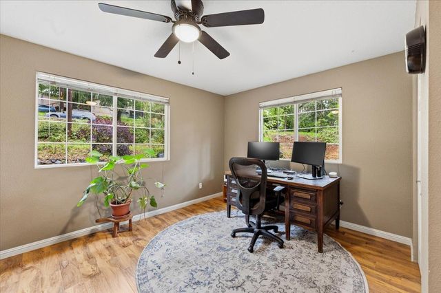 10706 Alta Sierra Dr, Grass Valley, CA 95949