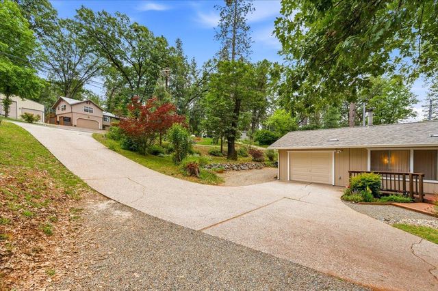 10706 Alta Sierra Dr, Grass Valley, CA 95949