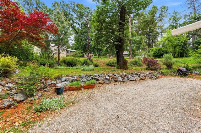 10706 Alta Sierra Dr, Grass Valley, CA 95949