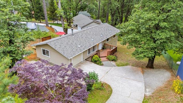 10706 Alta Sierra Dr, Grass Valley, CA 95949
