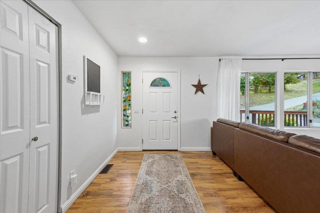 10706 Alta Sierra Dr, Grass Valley, CA 95949