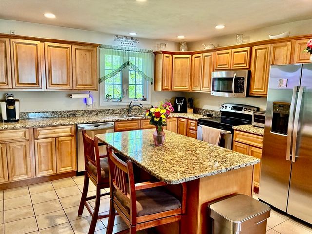 476 Wachusett St, Holden, MA 01520
