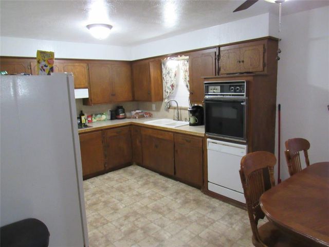 342302 E 1070 Street, Meeker, OK 74855