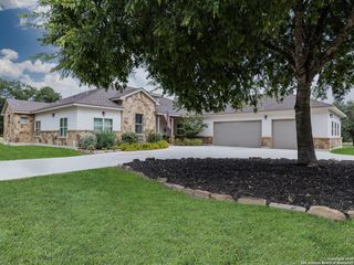 811 Long Meadow, Spring Branch, TX 78070