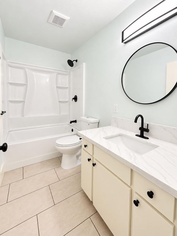 Image 18 of property listing at 3856 N Hacienda Drive, Fresno, CA 93705