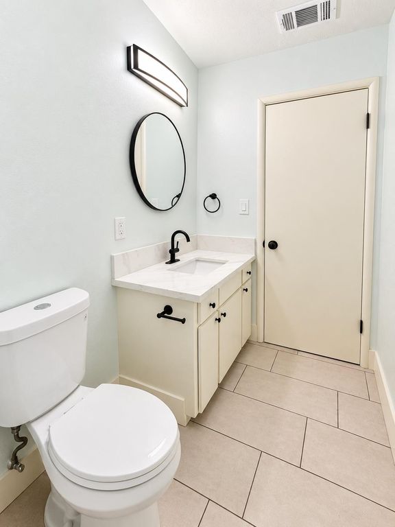 Image 19 of property listing at 3856 N Hacienda Drive, Fresno, CA 93705