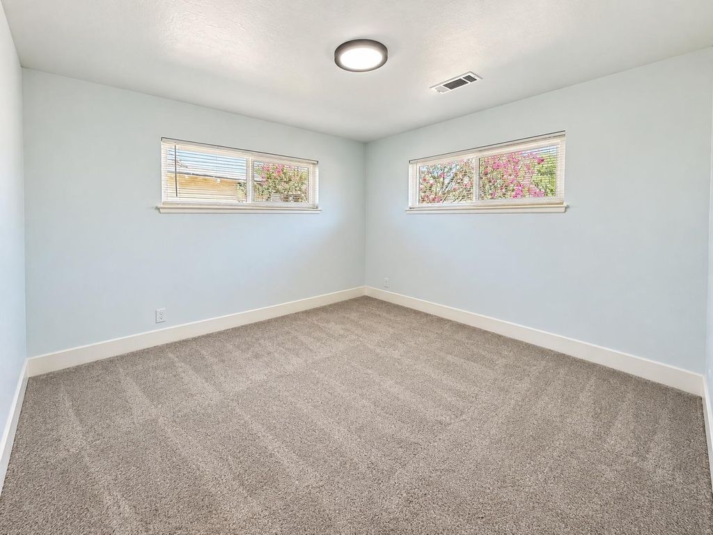 Image 30 of property listing at 3856 N Hacienda Drive, Fresno, CA 93705