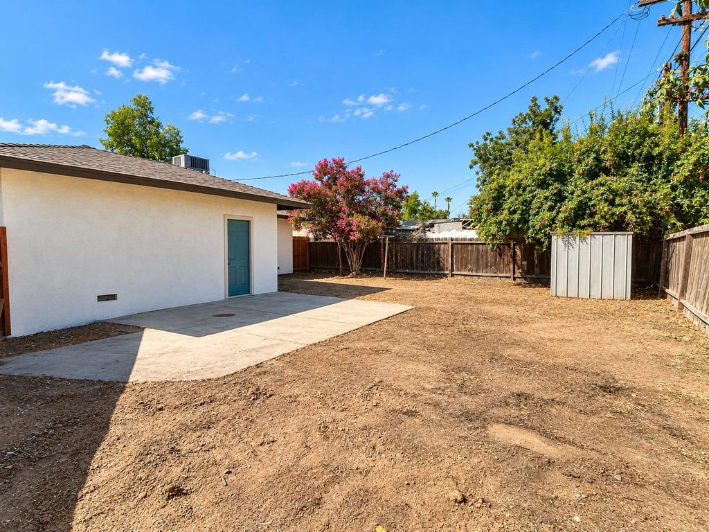 Image 35 of property listing at 3856 N Hacienda Drive, Fresno, CA 93705