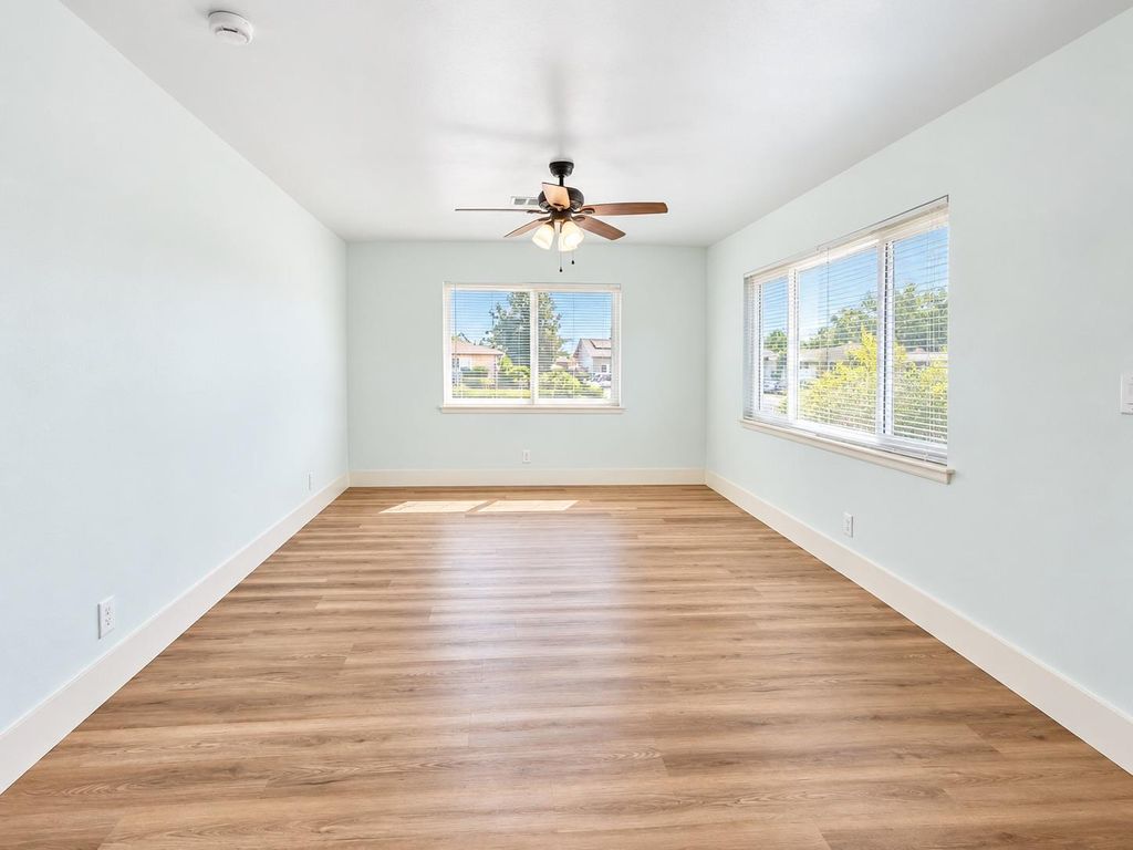 Image 9 of property listing at 3856 N Hacienda Drive, Fresno, CA 93705