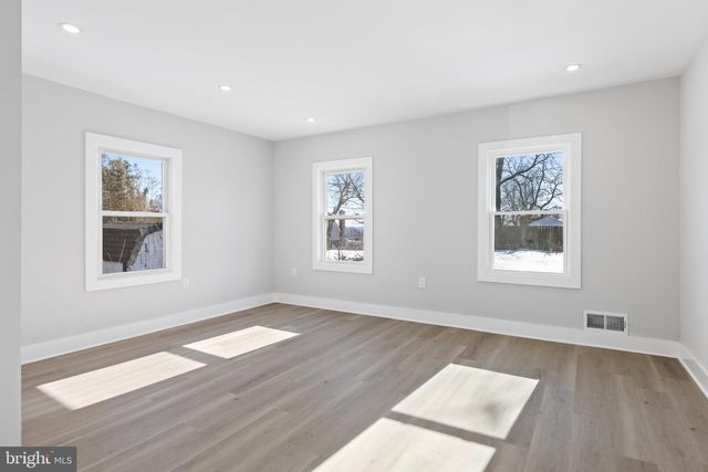 4006 70TH AVE, Hyattsville, MD 20784