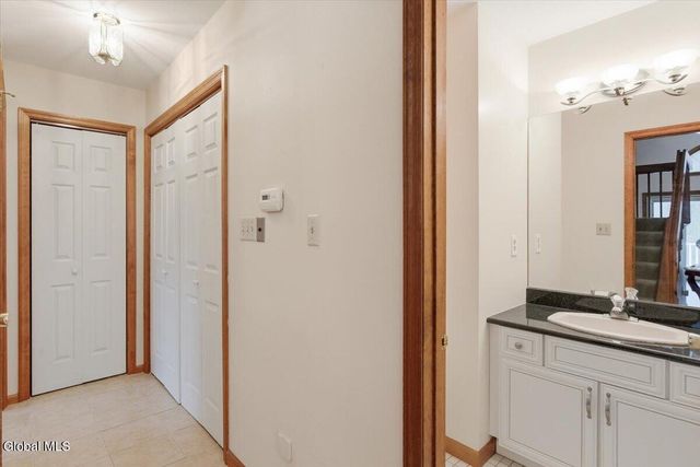 18 Kensington Place, Albany, NY 12209