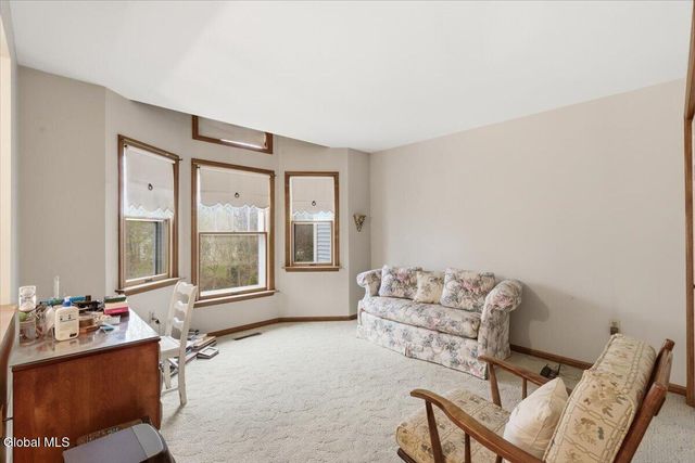 18 Kensington Place, Albany, NY 12209