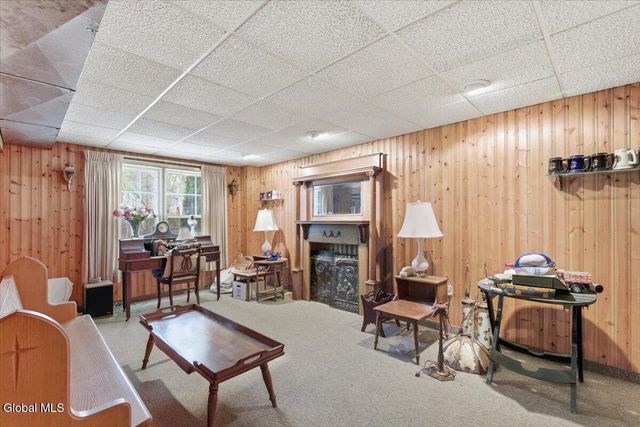 18 Kensington Place, Albany, NY 12209