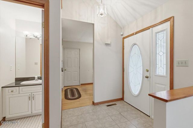 18 Kensington Place, Albany, NY 12209