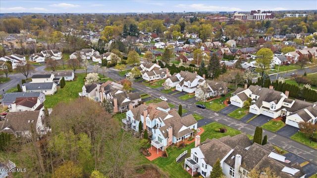 18 Kensington Place, Albany, NY 12209