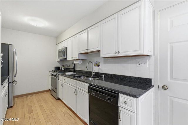 18 Kensington Place, Albany, NY 12209