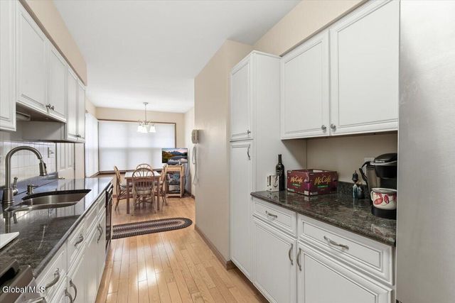 18 Kensington Place, Albany, NY 12209