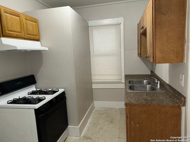 1320 Monterey, San Antonio, TX 78207