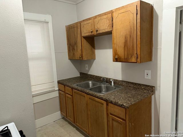 1320 Monterey, San Antonio, TX 78207