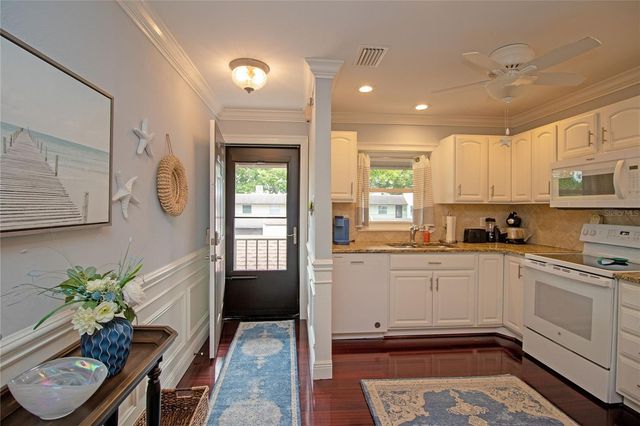 1100 E BAY DRIVE 104, Largo, FL 33770
