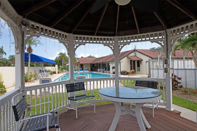 1100 E BAY DRIVE 104, Largo, FL 33770