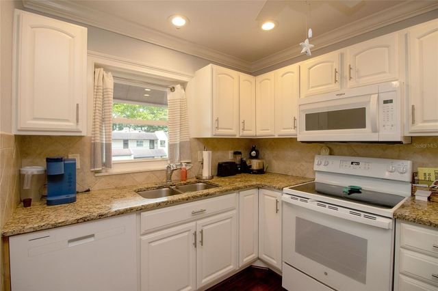 1100 E BAY DRIVE 104, Largo, FL 33770