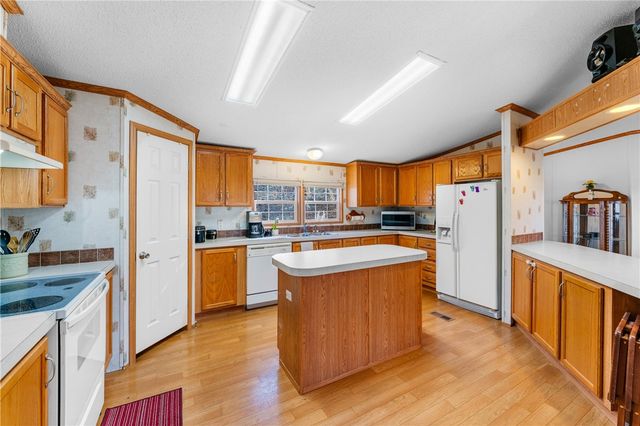 33 Skyview Lane, Holiday Island, AR 72631