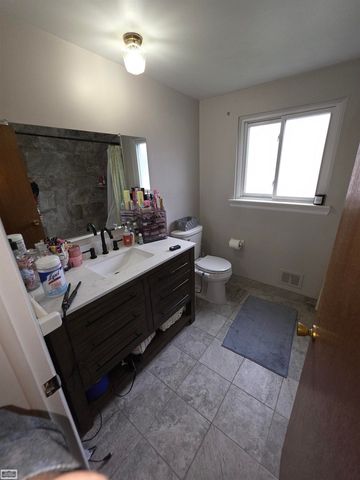 27562 Concord Avenue, Warren, MI 48093