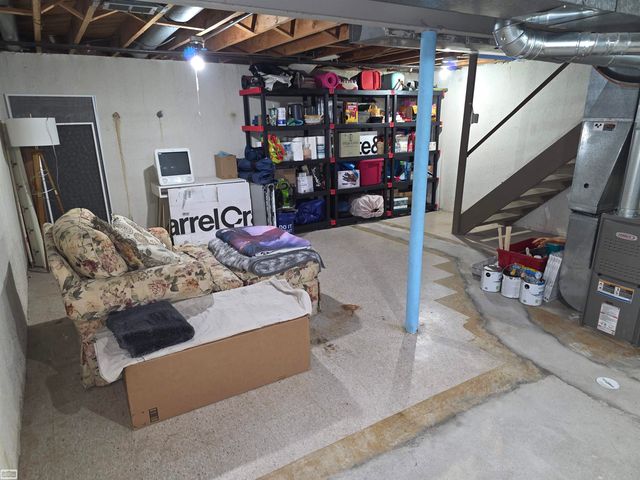 27562 Concord Avenue, Warren, MI 48093